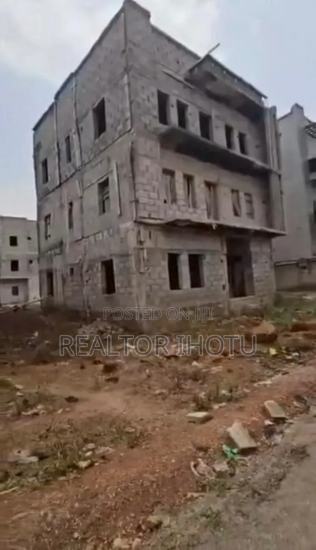 6bdrm Duplex in Katampe (Main) for Sale in Katampe (Main)