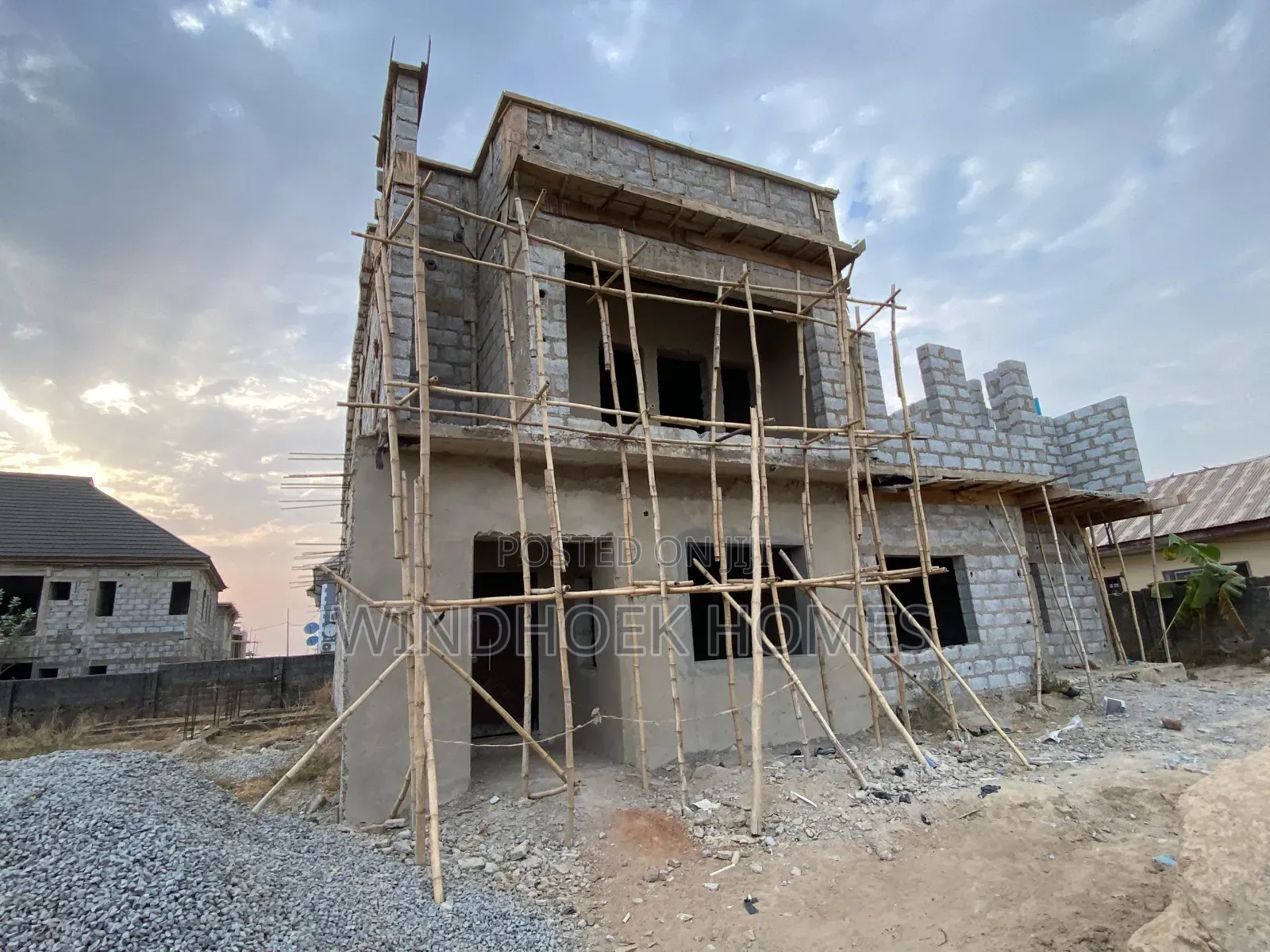 4bdrm Duplex in Sabon Lugbe for sale in Sabon Lugbe