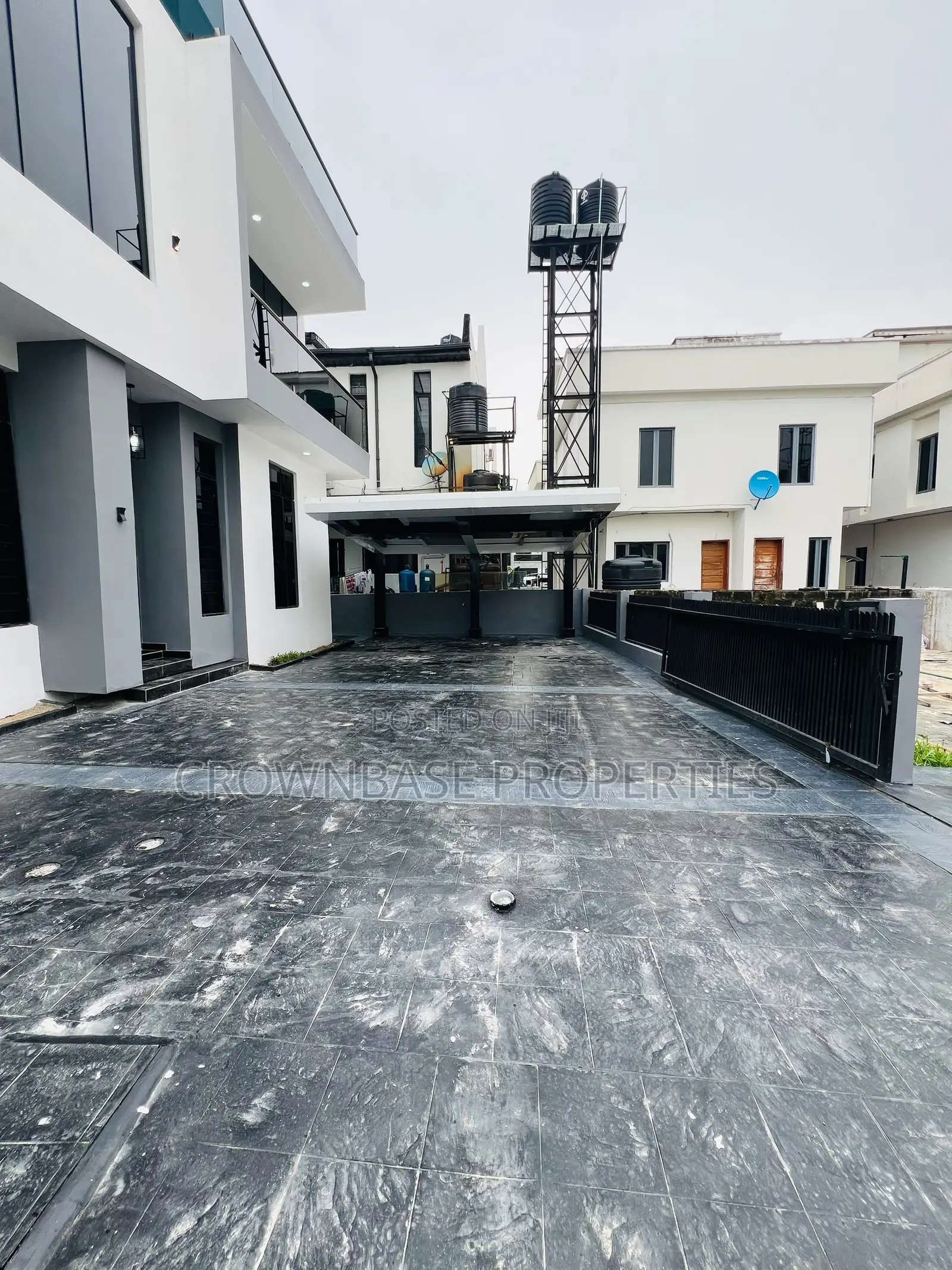 5bdrm Duplex in Megamound, Ikota for sale in Ikota