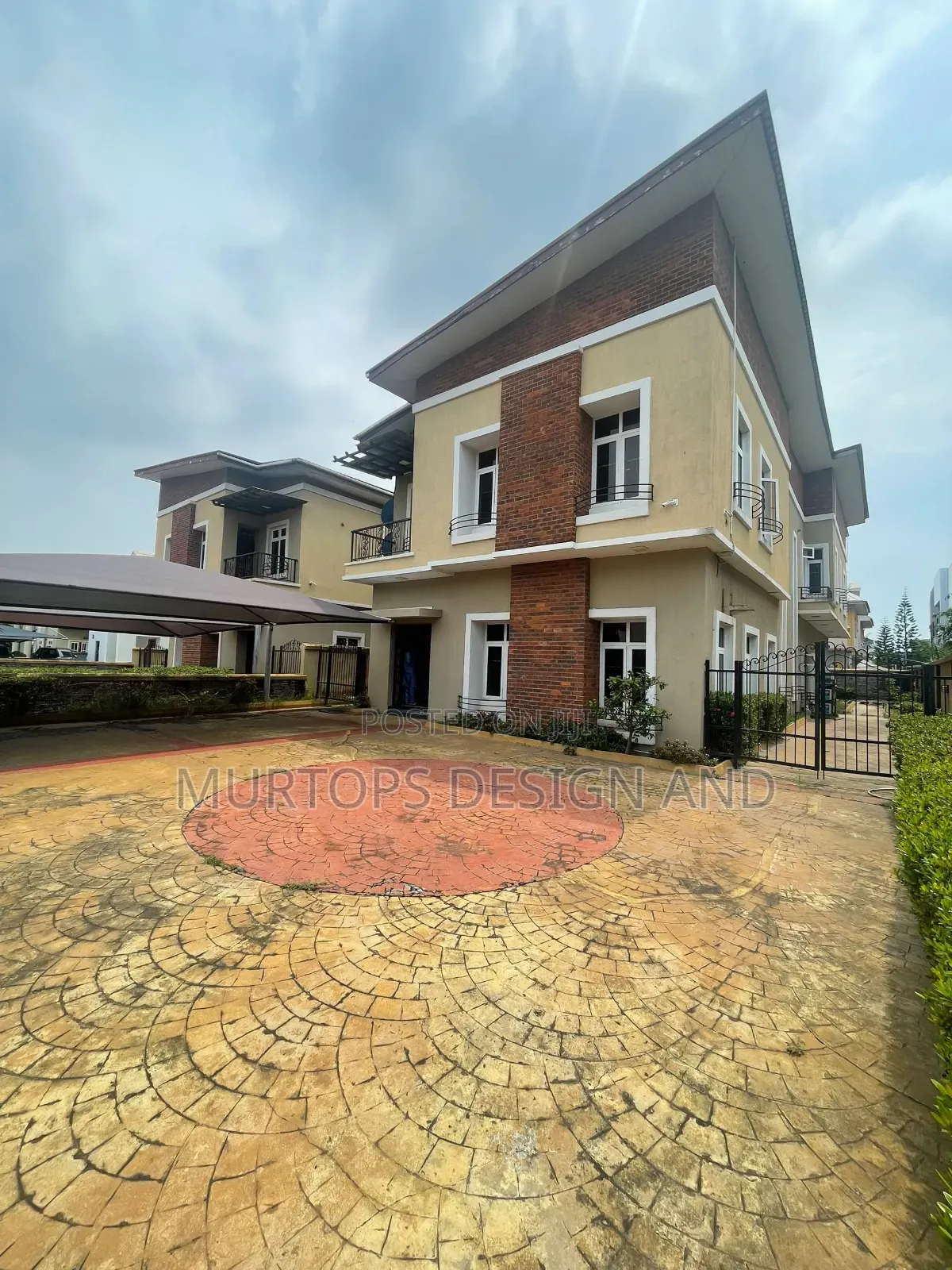5bdrm Duplex in Carlton Gate Estate, Chevron for sale in Chevron