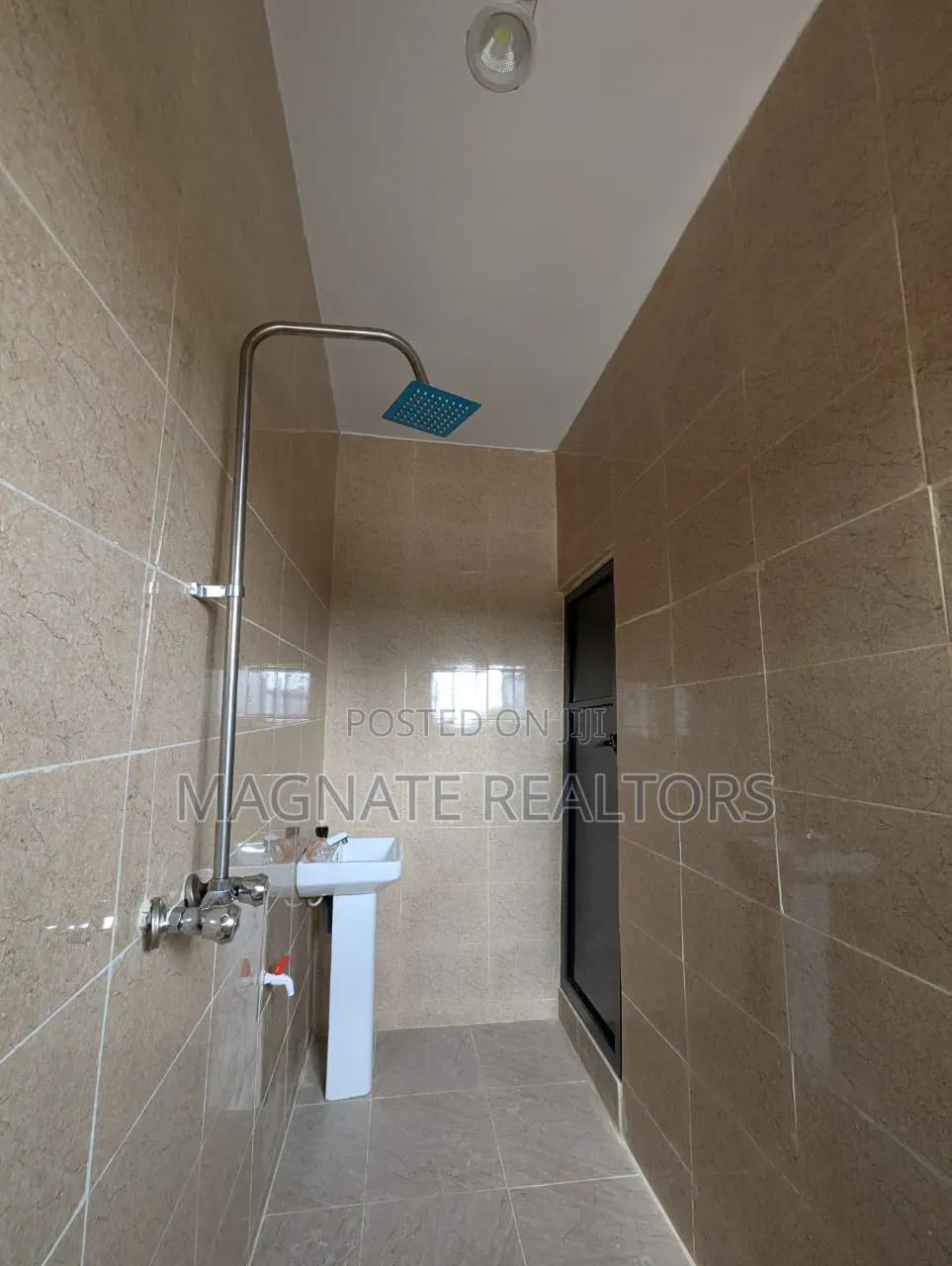 12bdrm Block of Flats in Uyo for sale in Uyo