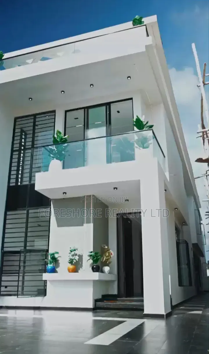 5bdrm Duplex in Ikate for sale in Ikate