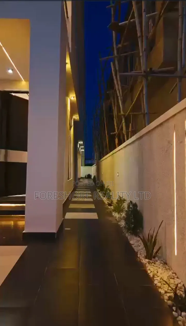 5bdrm Duplex in Ikate for sale in Ikate