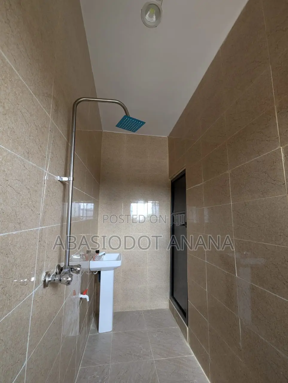 Studio Apartment in Oron Road, Uyo for sale in Uyo