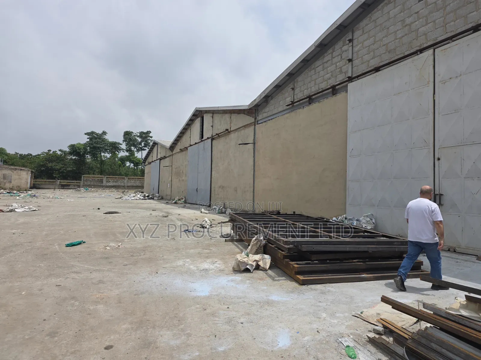 2,500 SQM Self Compound Warehouse in Idu Industrial