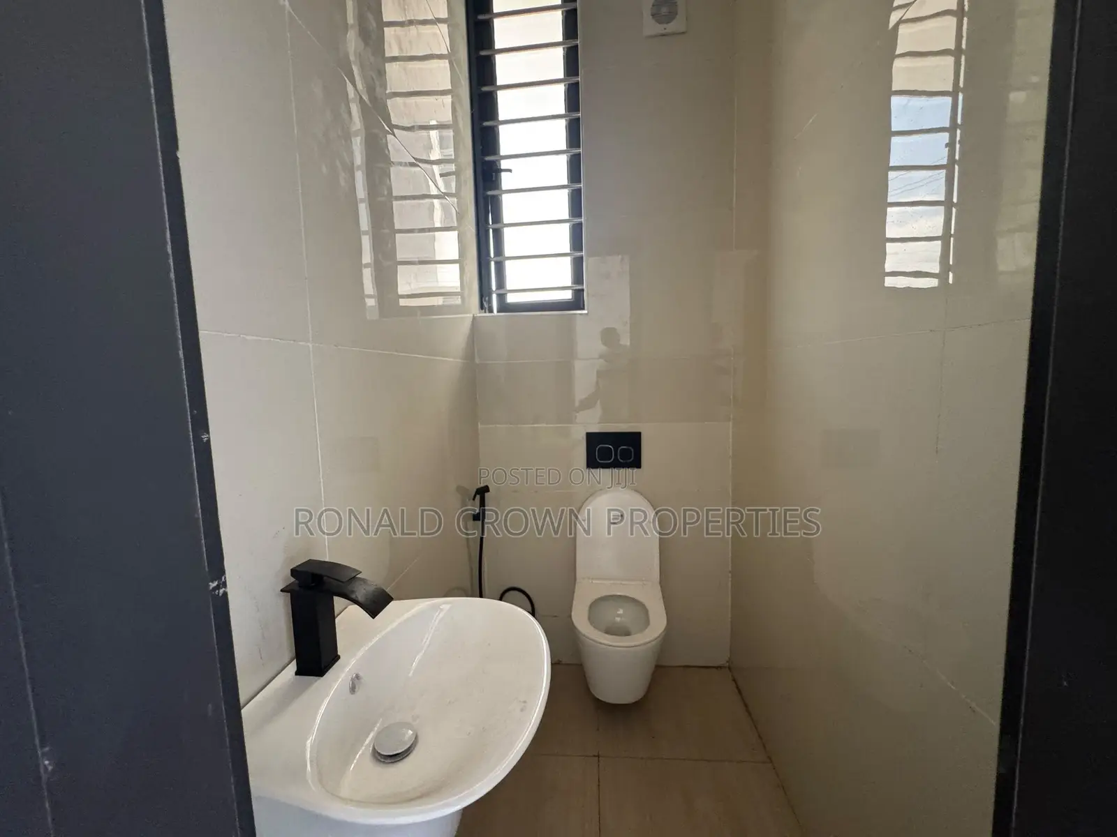 4bdrm Duplex in Omole Phase 2 for sale in Omole Phase 2
