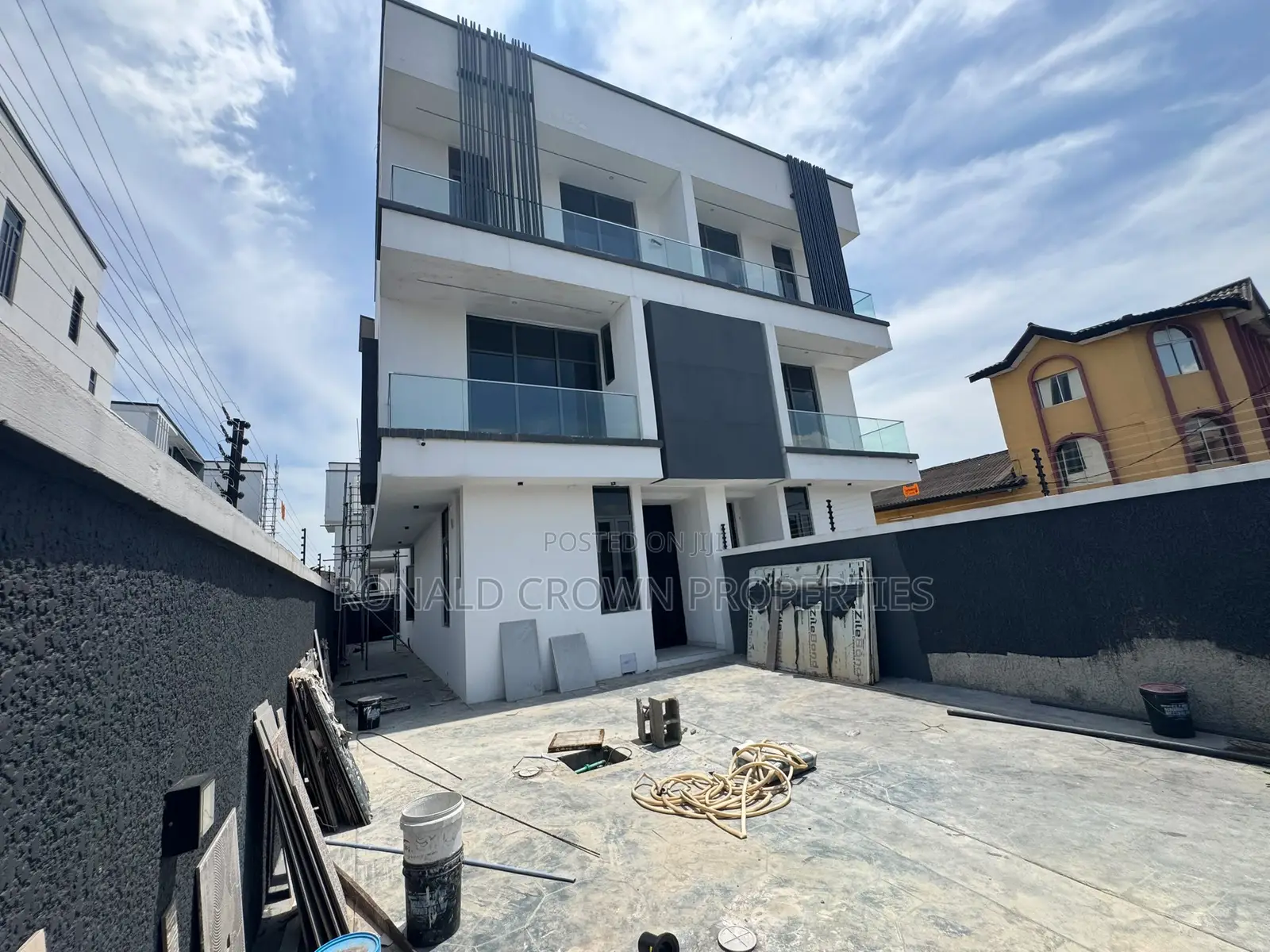 4bdrm Duplex in Omole Phase 2 for sale in Omole Phase 2