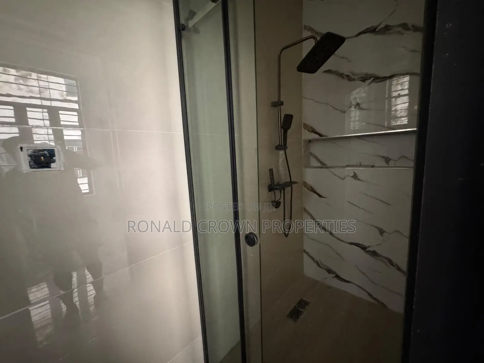 4bdrm Duplex in Omole Phase 2 for sale in Omole Phase 2