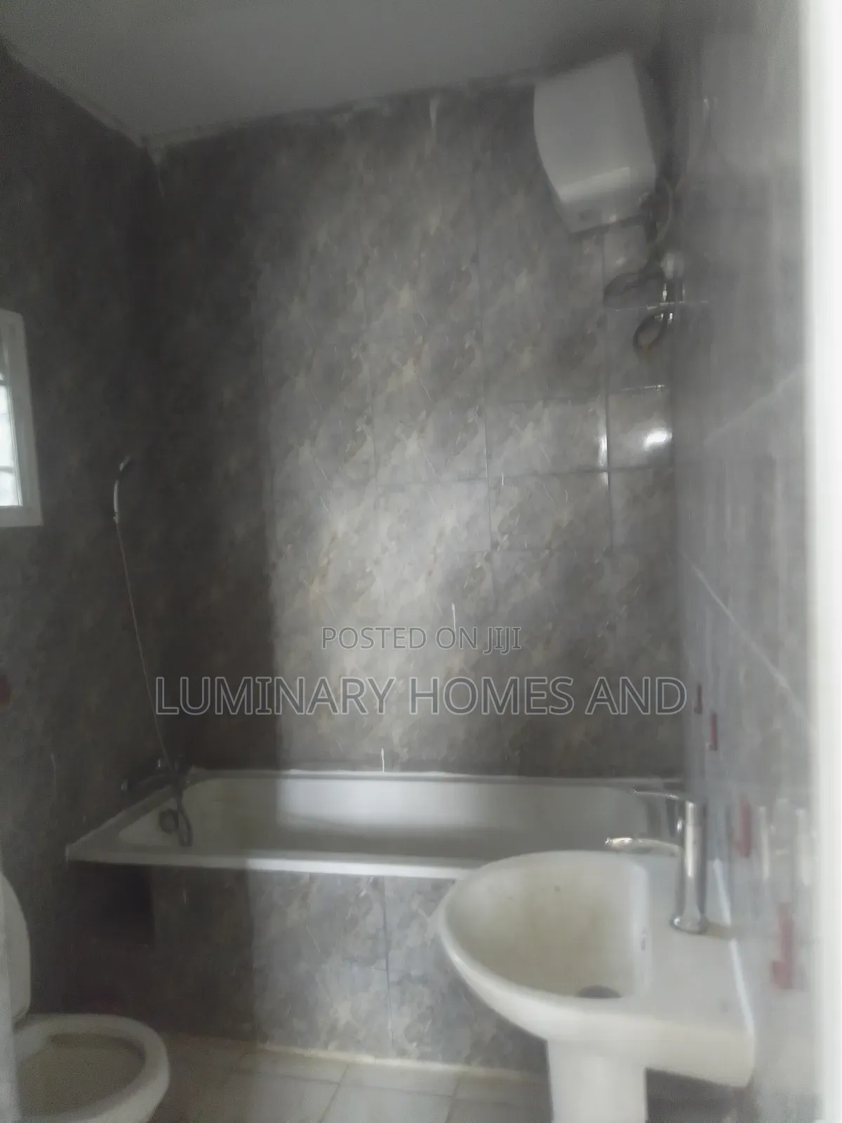 3bdrm Block of Flats in Jedo Road, Sabon Lugbe for rent in Sabon Lugbe