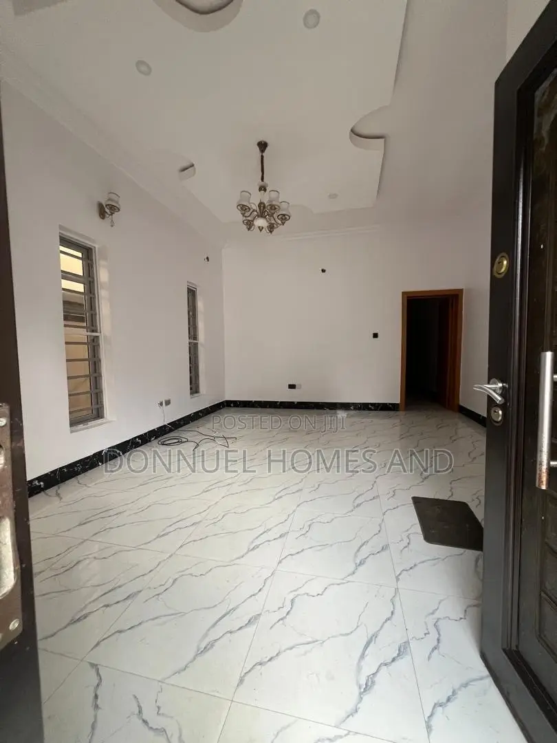 4bdrm Duplex in Ikota Estate for rent in Ikota