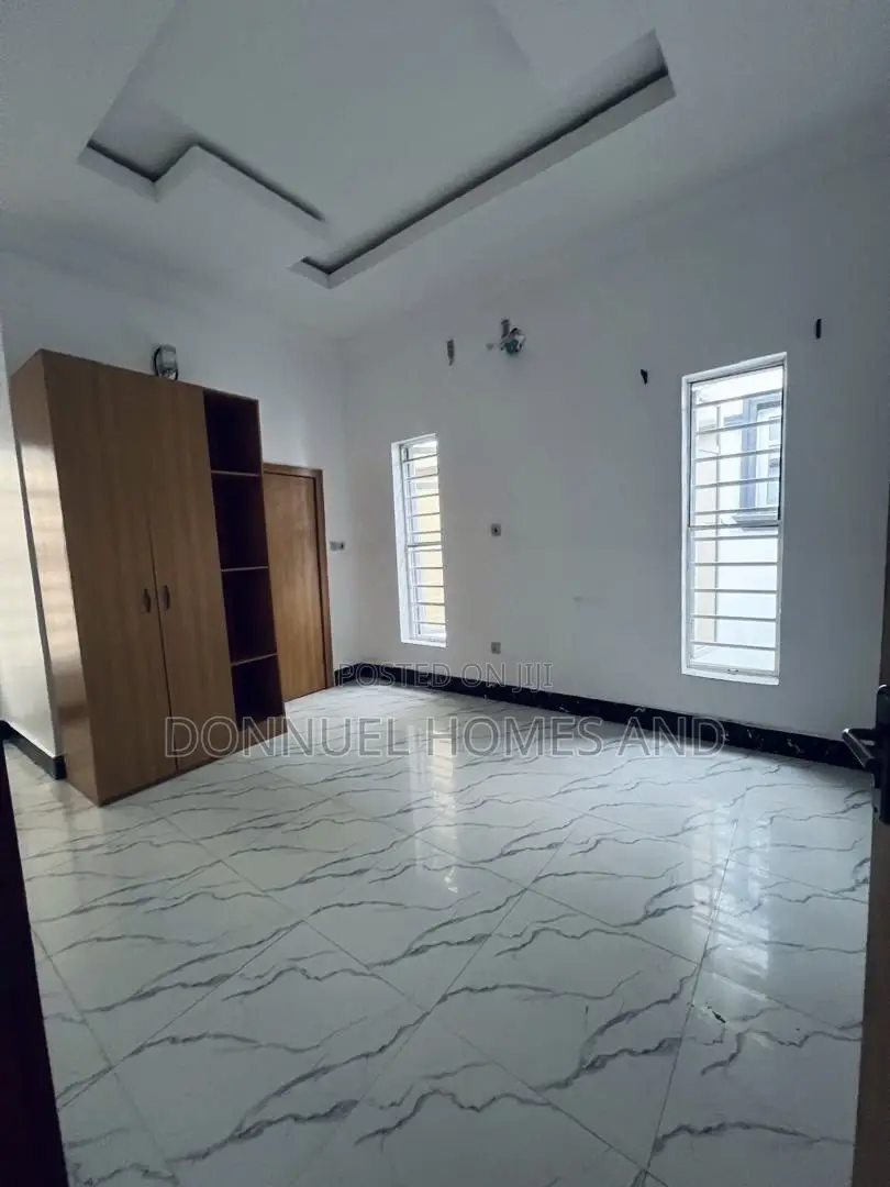 4bdrm Duplex in Ikota Estate for rent in Ikota
