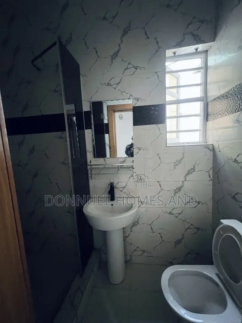 4bdrm Duplex in Ikota Estate for rent in Ikota