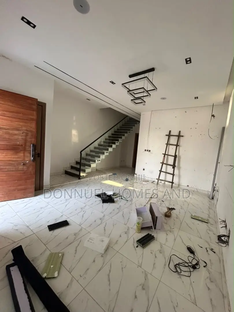 4bdrm Duplex in Ikota for rent in Ikota