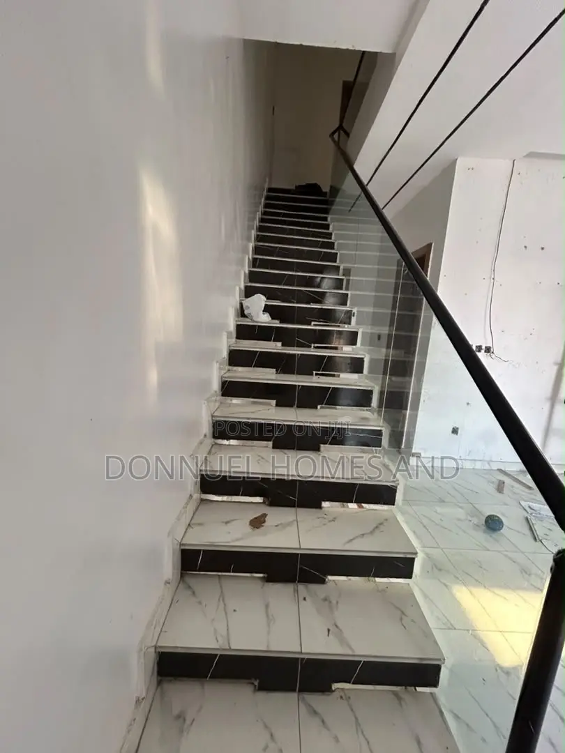 4bdrm Duplex in Ikota for rent in Ikota