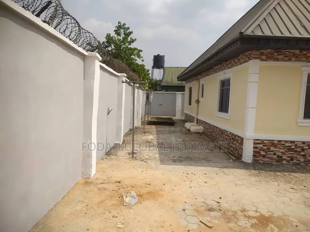 6bdrm Bungalow in Benin City for sale in Benin City