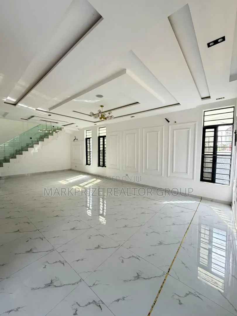 5bdrm Duplex in Osapa London Lekki for sale in Osapa london