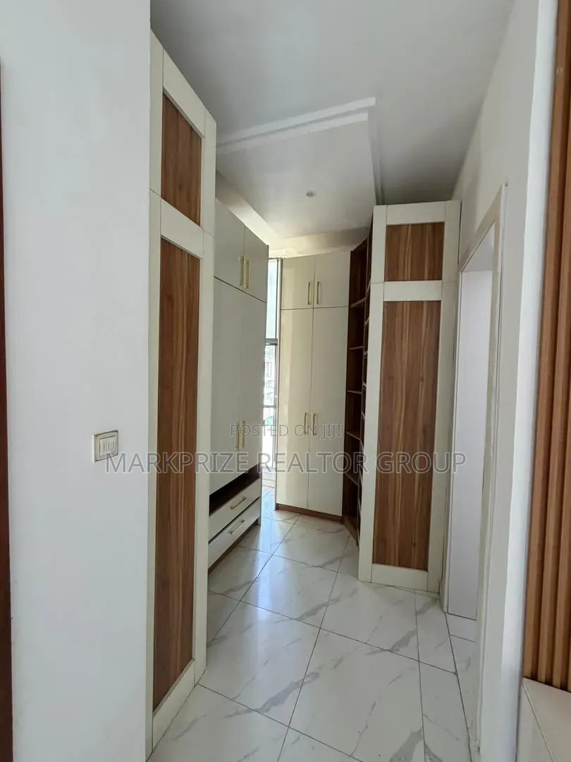 5bdrm Duplex in Osapa London Lekki for sale in Osapa london
