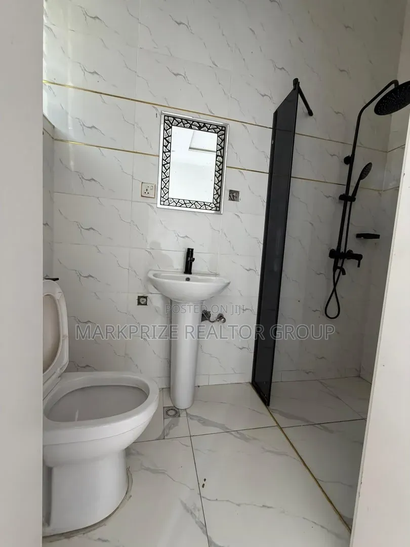 5bdrm Duplex in Osapa London Lekki for sale in Osapa london