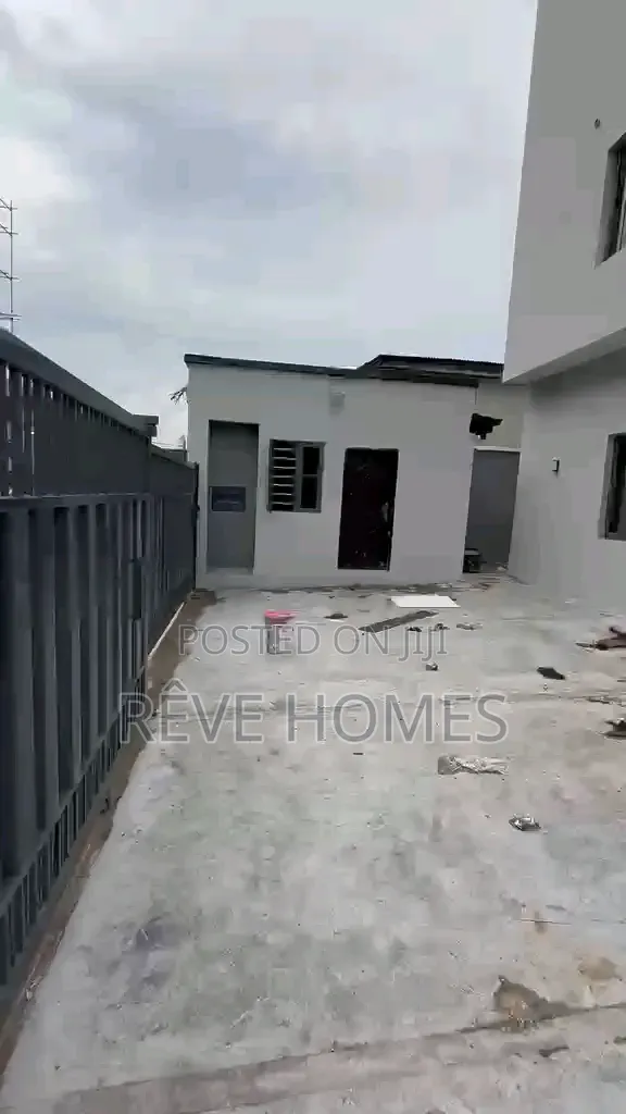 3bdrm Block of Flats in Ifako-Gbagada for sale in Ifako-Gbagada