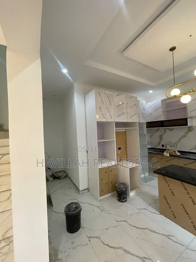 5bdrm Duplex in GRA Phase 2 Shangisha for sale in GRA Phase 2 Shangisha