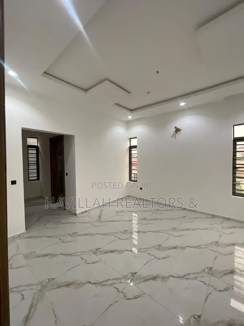 5bdrm Duplex in GRA Phase 2 Shangisha for sale in GRA Phase 2 Shangisha