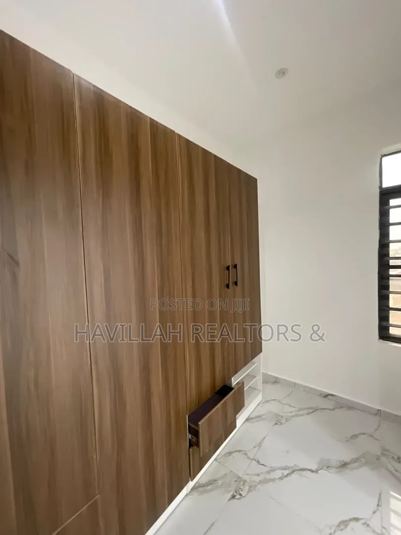5bdrm Duplex in GRA Phase 2 Shangisha for sale in GRA Phase 2 Shangisha