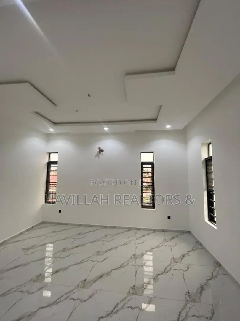 5bdrm Duplex in GRA Phase 2 Shangisha for sale in GRA Phase 2 Shangisha