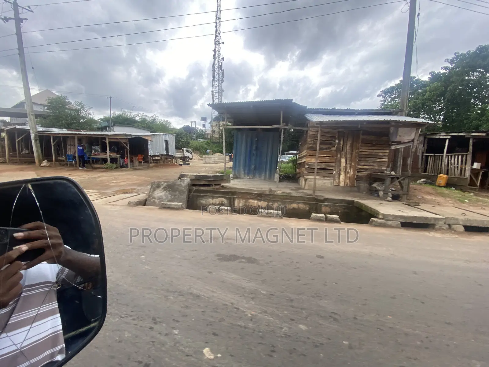 6 Prime Plots for Sale Along the Tarred Road at Aba Road Umuahia in Umuahia