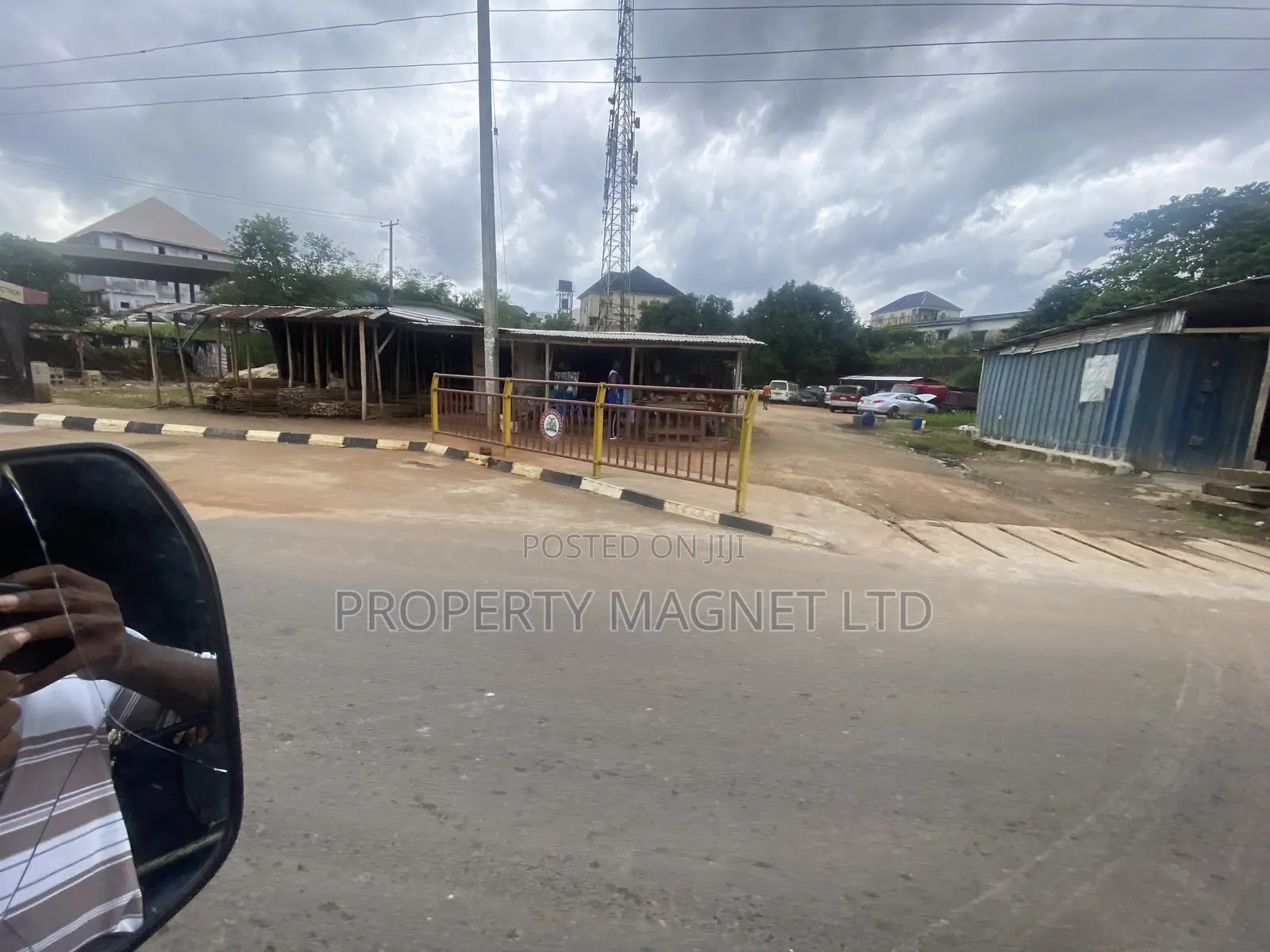 6 Prime Plots for Sale Along the Tarred Road at Aba Road Umuahia in Umuahia