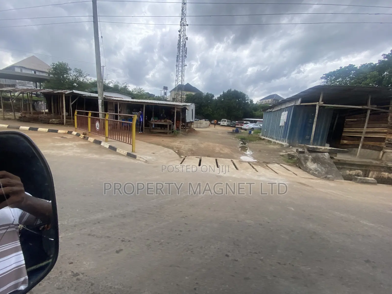 6 Prime Plots for Sale Along the Tarred Road at Aba Road Umuahia in Umuahia