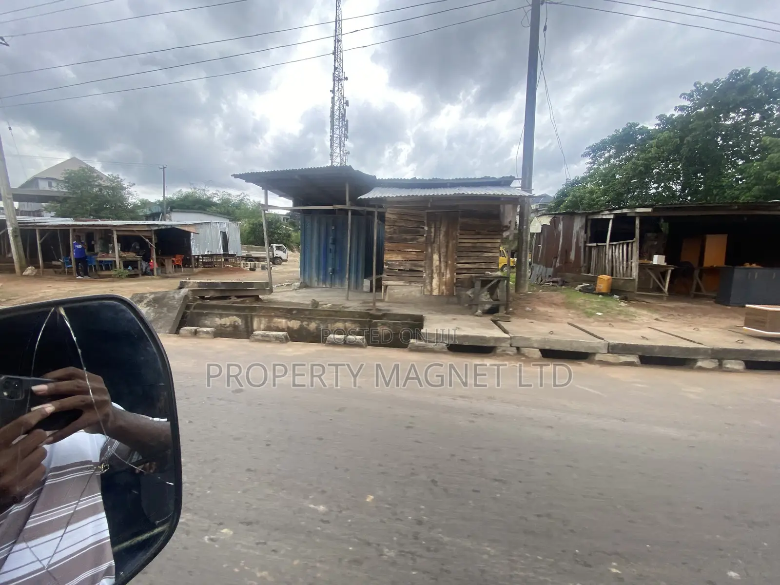 6 Prime Plots for Sale Along the Tarred Road at Aba Road Umuahia in Umuahia