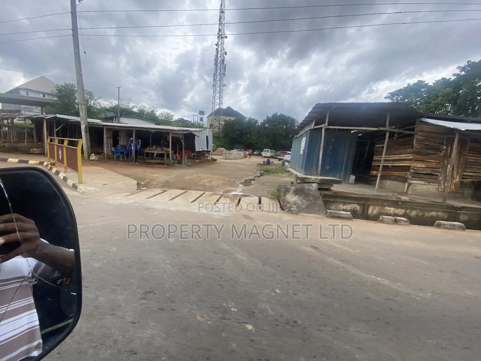 6 Prime Plots for Sale Along the Tarred Road at Aba Road Umuahia in Umuahia