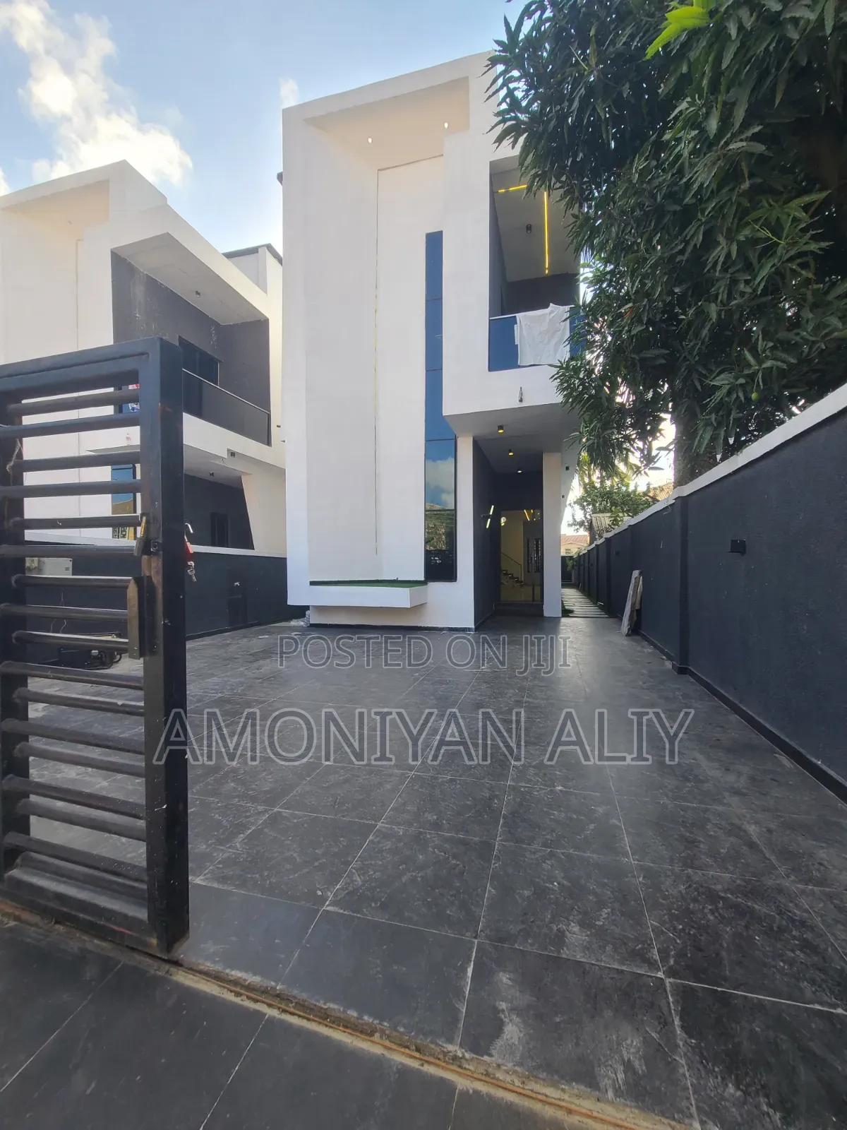 5bdrm Duplex in Thomas Estate Ajah for sale in Thomas Estate