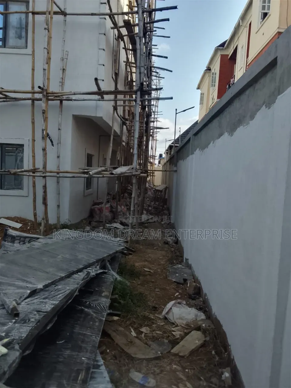 3bdrm Block of Flats in Isolo Lagos State, Oke-Afa for rent in Oke-Afa