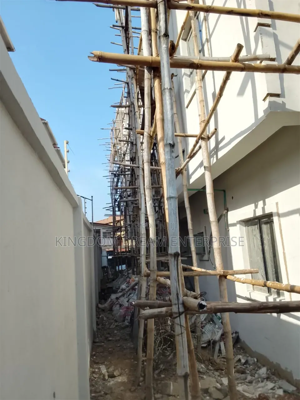 3bdrm Block of Flats in Isolo Lagos State, Oke-Afa for rent in Oke-Afa