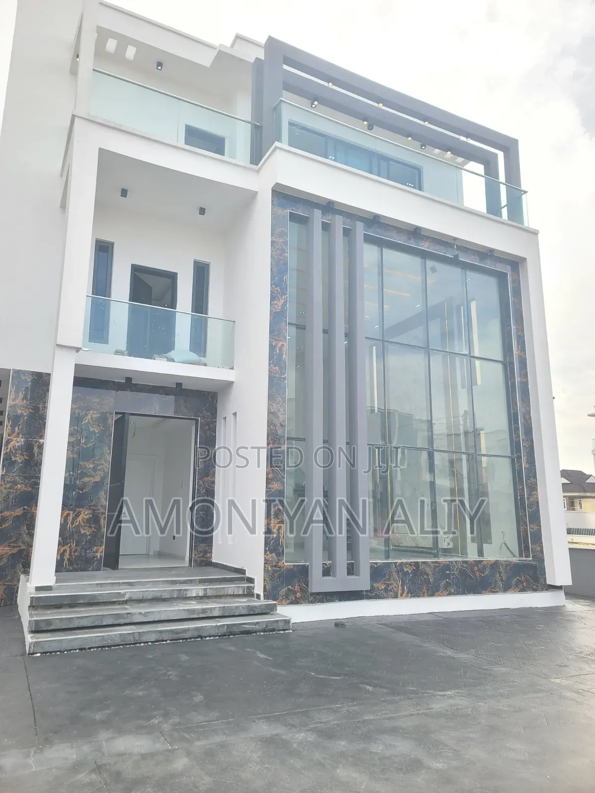5bdrm Mansion in Megamond Estate, Ikota for sale in Ikota