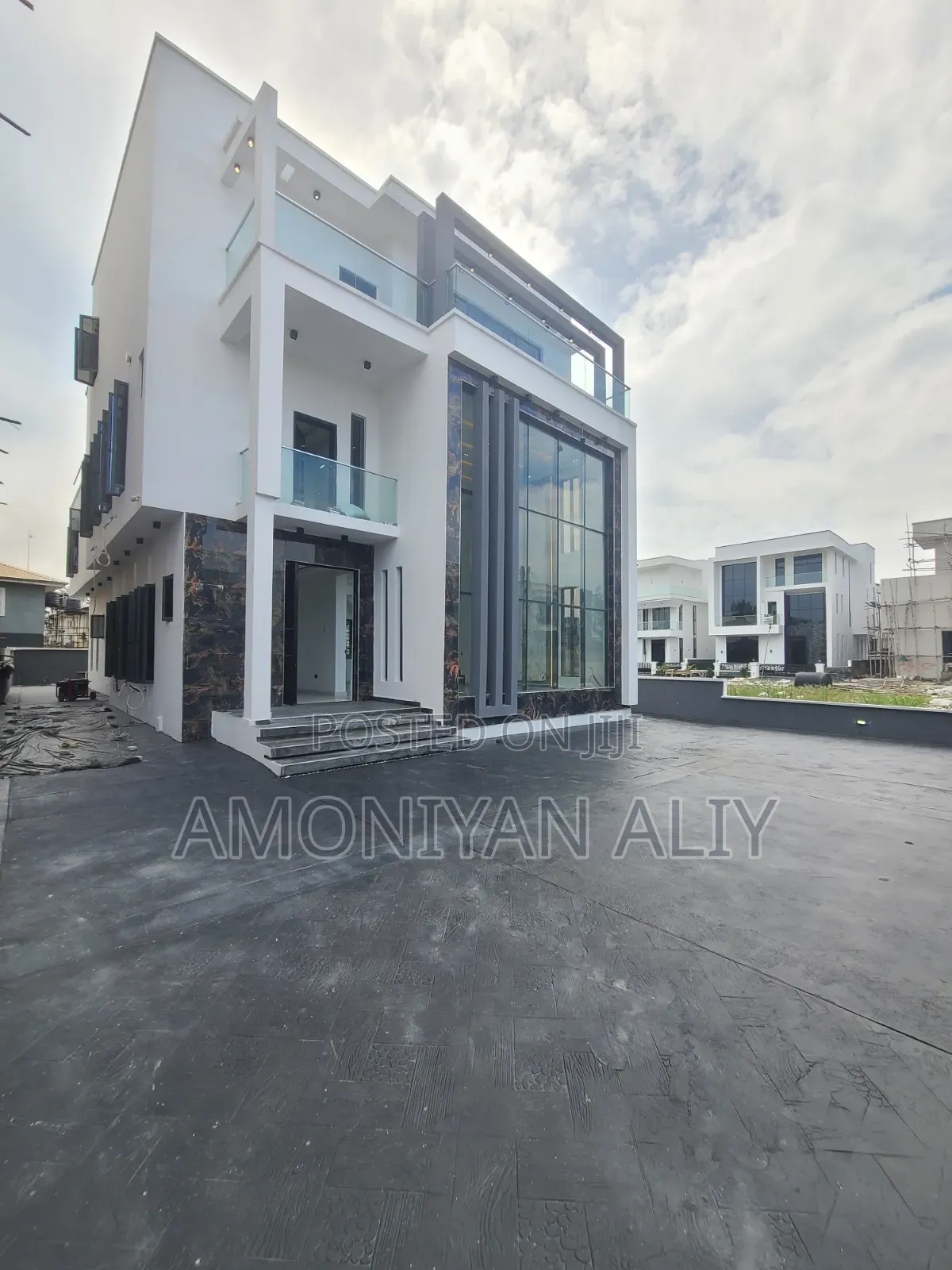 5bdrm Mansion in Megamond Estate, Ikota for sale in Ikota