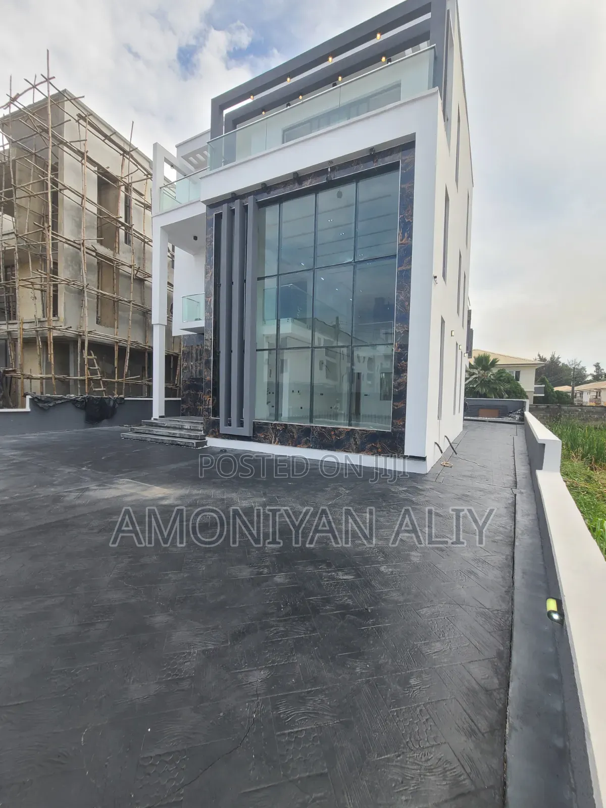 5bdrm Mansion in Megamond Estate, Ikota for sale in Ikota