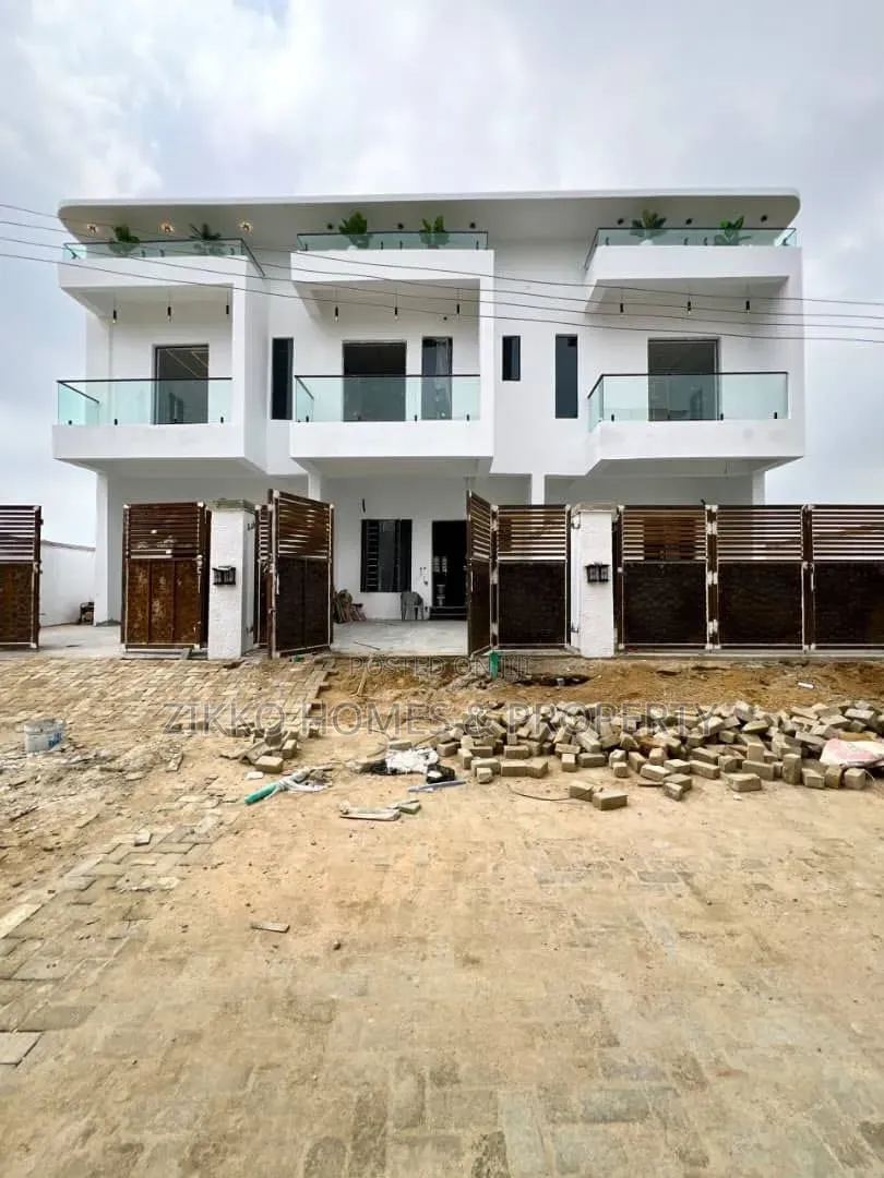 3bdrm Duplex in Sangotedo for sale in Sangotedo