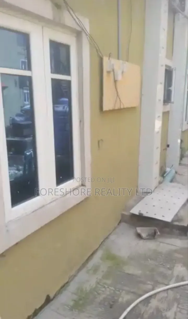 3bdrm Apartment in Iponri for sale in Alaka/Iponri