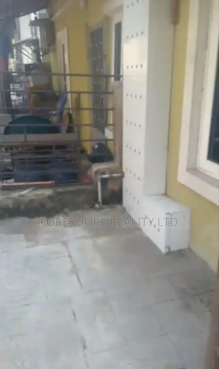 3bdrm Apartment in Iponri for sale in Alaka/Iponri