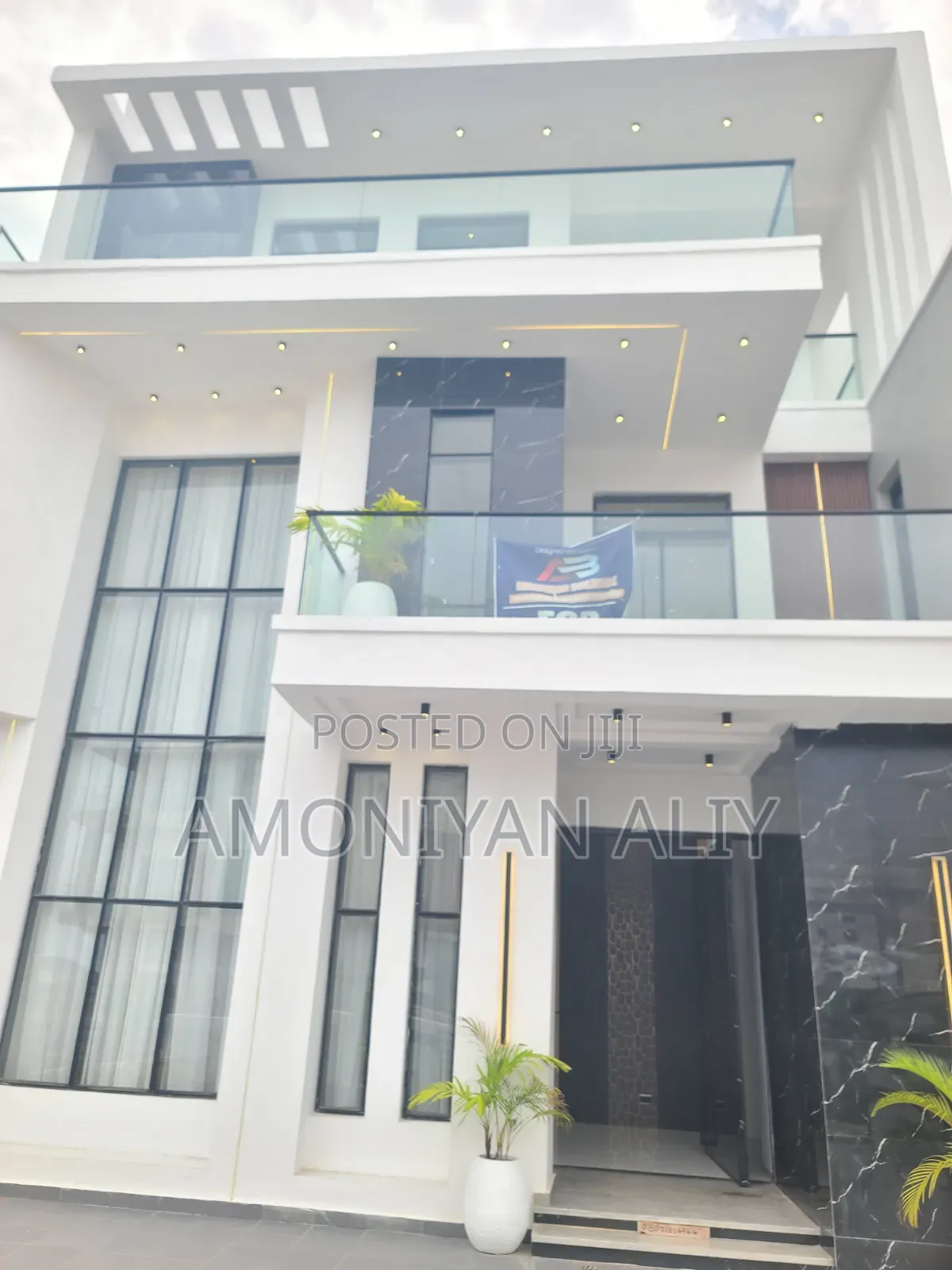 5bdrm Mansion in Megamond Estate, Ikota for sale in Ikota