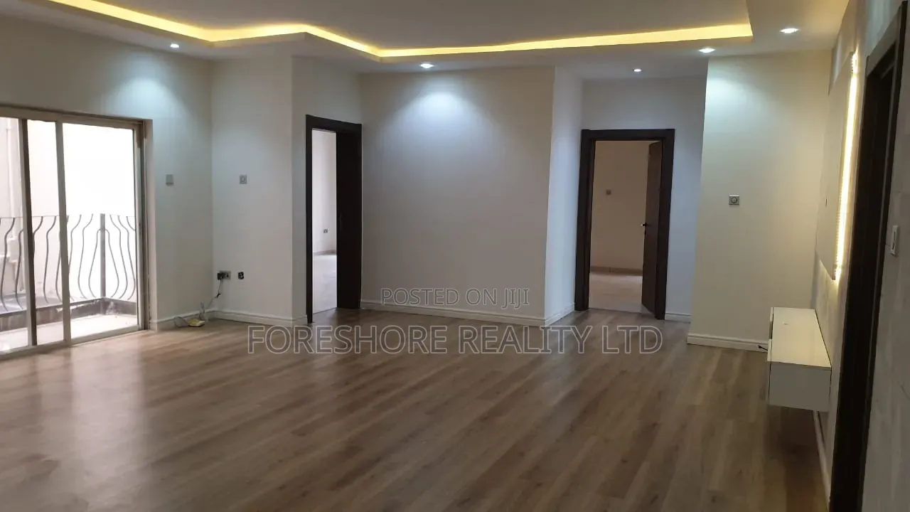 3bdrm Apartment in Off Admiralty, Lekki Phase 1 for rent in Lekki Phase 1