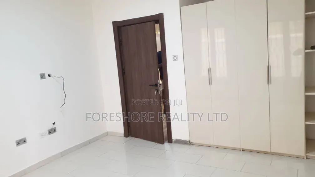 3bdrm Apartment in Off Admiralty, Lekki Phase 1 for rent in Lekki Phase 1