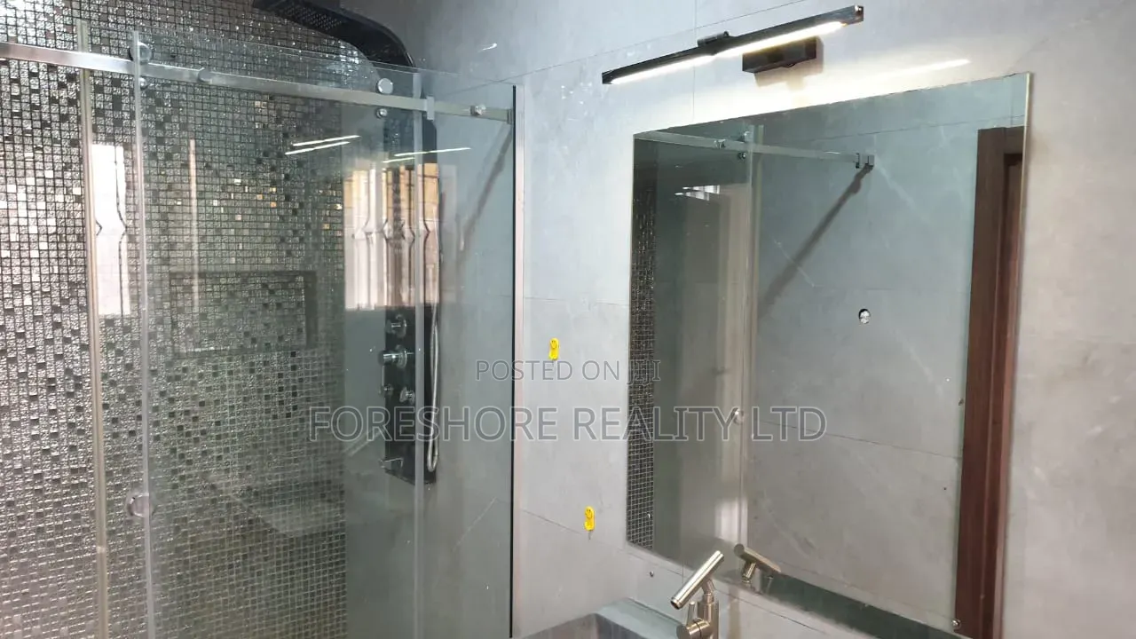 3bdrm Apartment in Off Admiralty, Lekki Phase 1 for rent in Lekki Phase 1