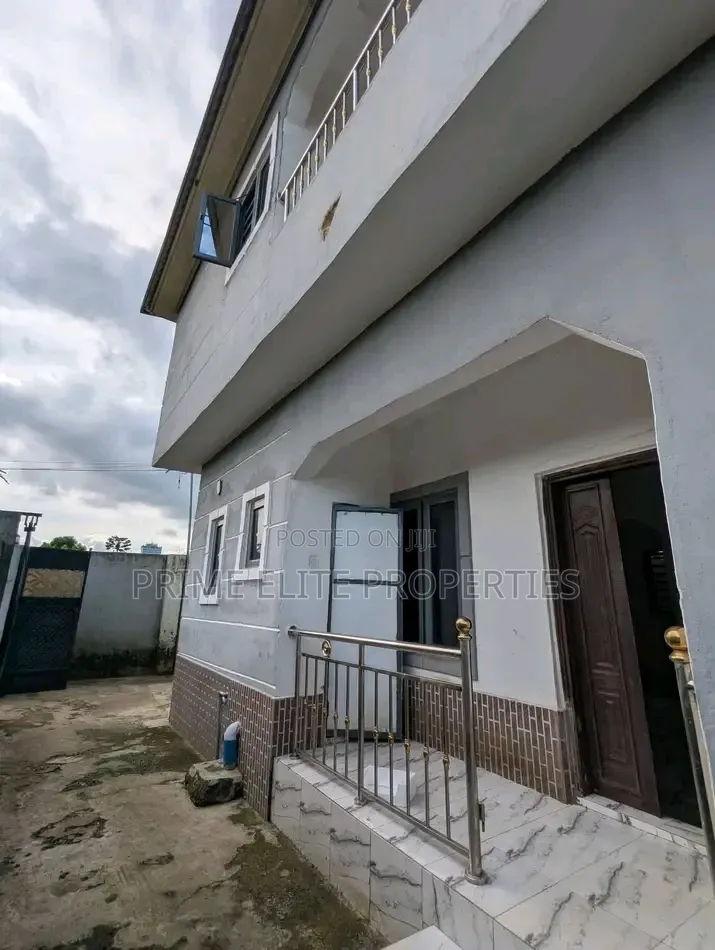 5bdrm Duplex in Udoudoma, Uyo, Akwa for rent in Uyo