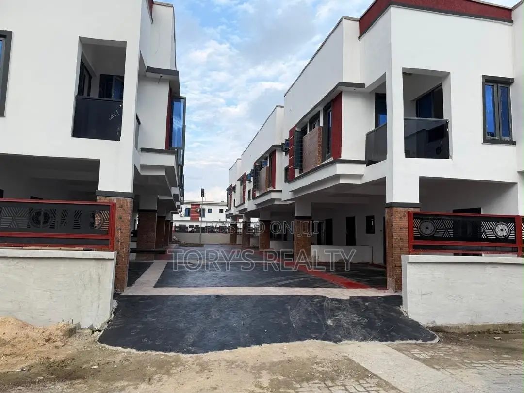 4bdrm Townhouse/Terrace in Lekki Phase 2 for sale in Lekki Phase 2