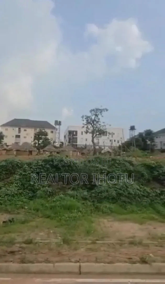 New in the MKT 8000sqm Land for Sale at Wuye Main, Abuja Tarred Road in Wuye
