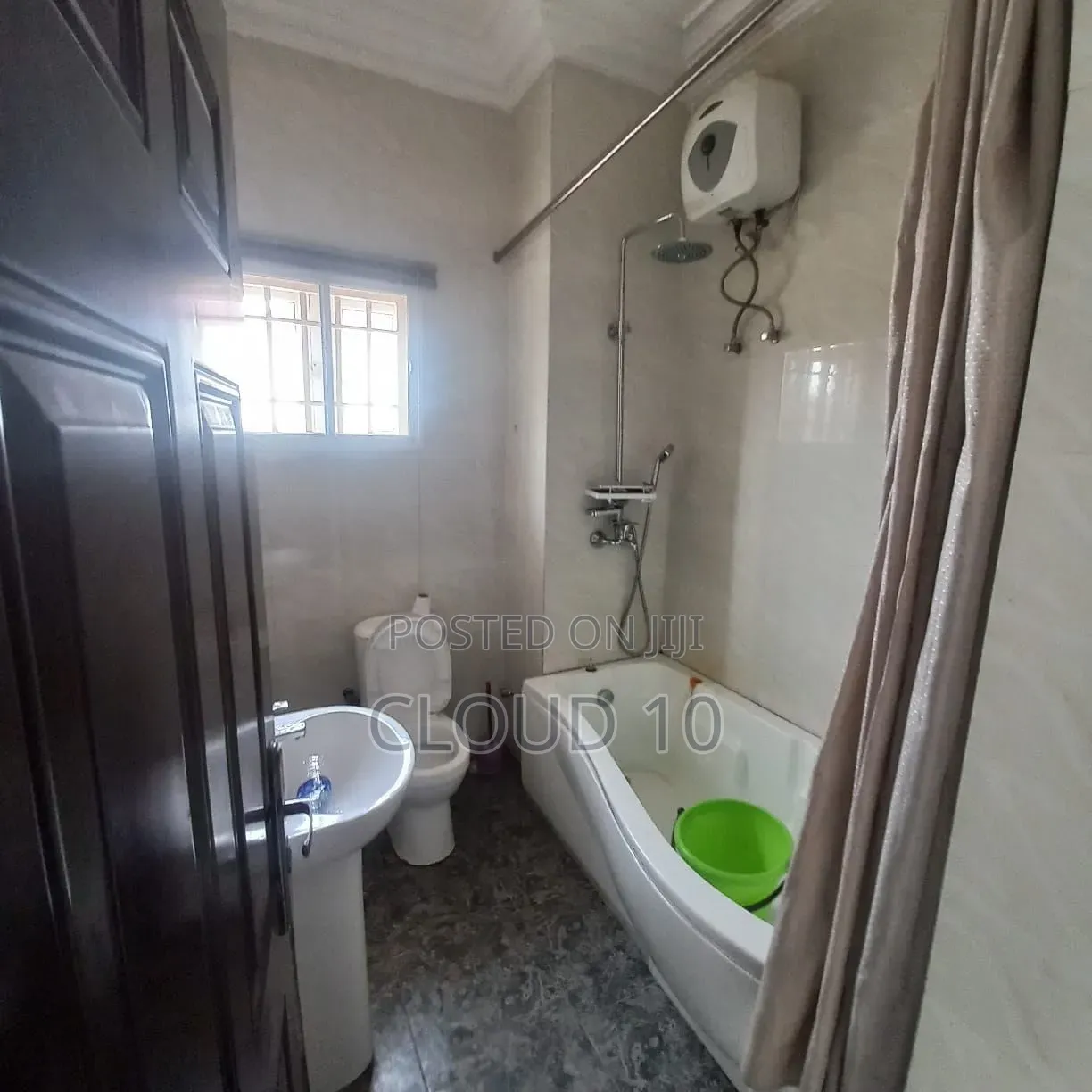 3bdrm Block of Flats in Kaura for sale in Kaura