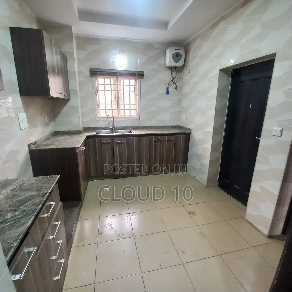 3bdrm Block of Flats in Kaura for sale in Kaura